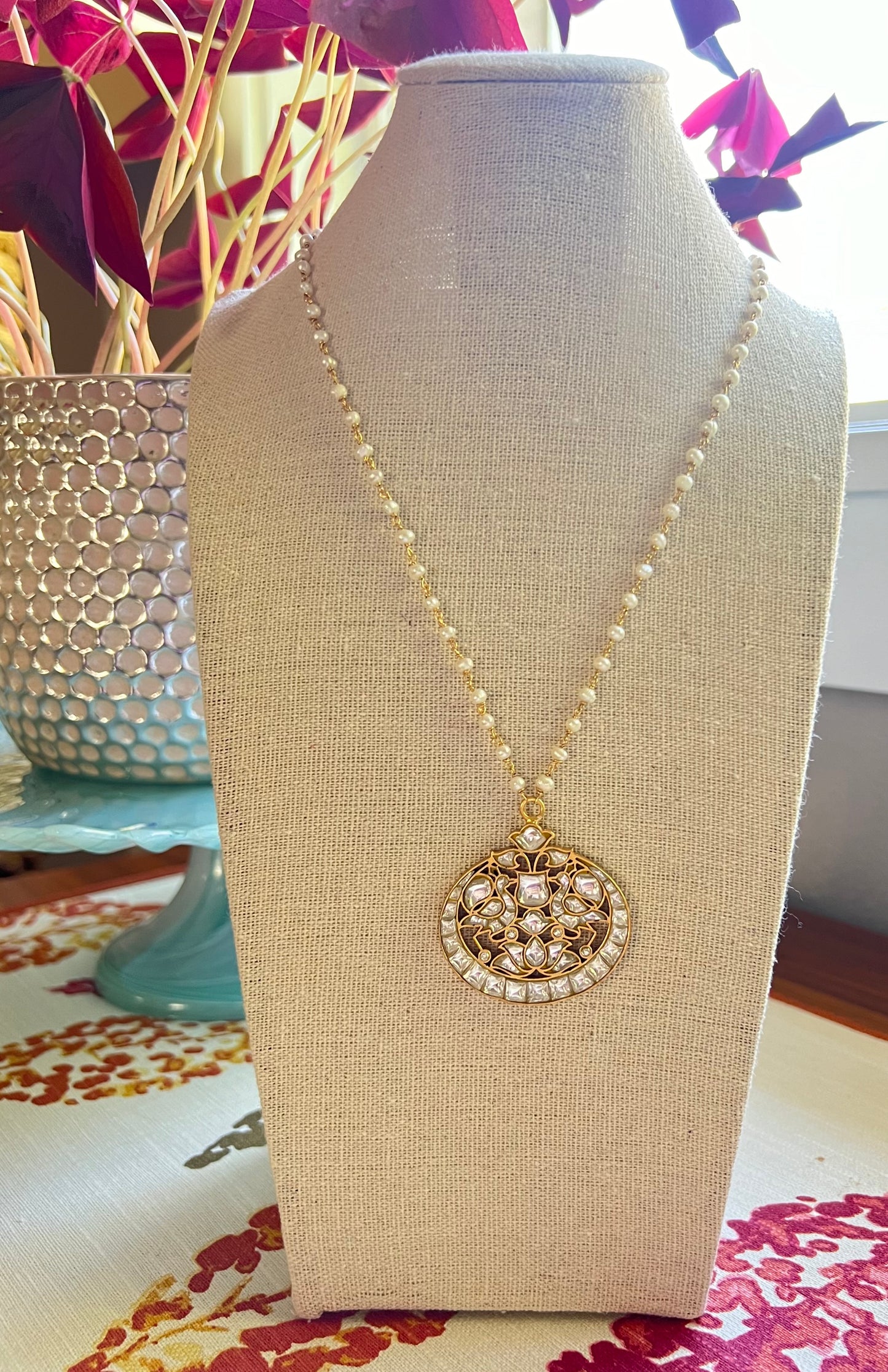 Kundan Pendant Necklace in Pearl Chain