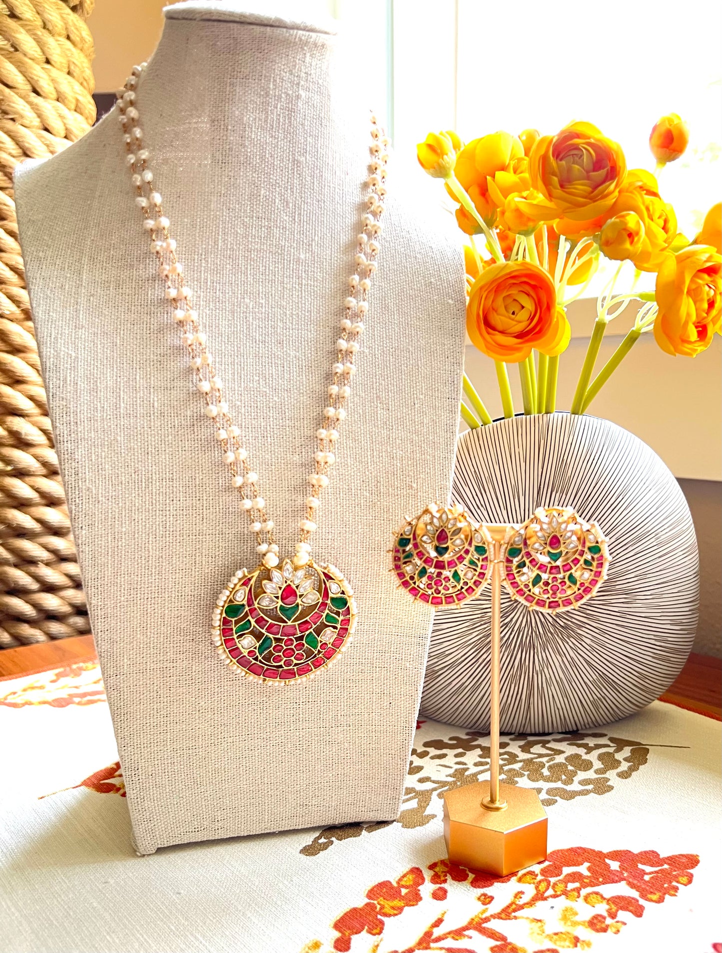 Temple jewelry pendant necklace set